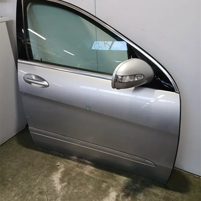 Porta anteriore destra