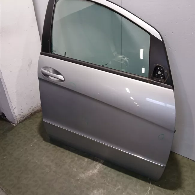 Porta anteriore destra