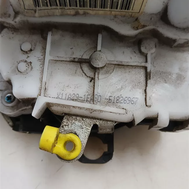 Serratura porta anteriore destra senza telecomando aperturaria condizionatahiusur