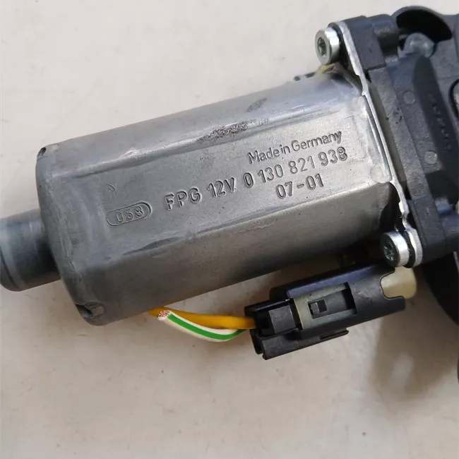 Motorino alzacristallo porta anteriore sinistro