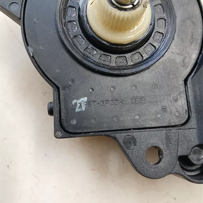 Motorino alzacristallo porta anteriore sinistro