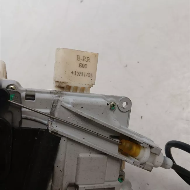 Serratura porta anteriore sinistra