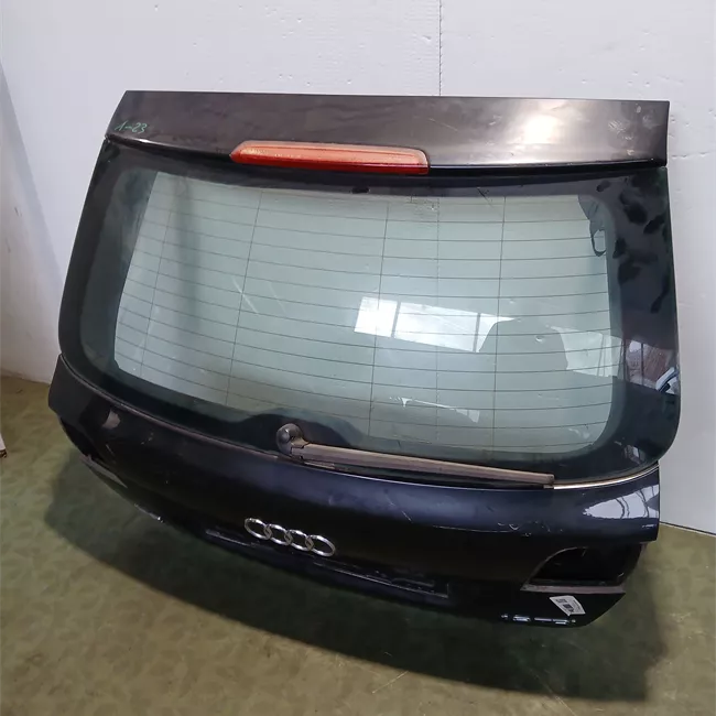 Portello posteriore con spoiler