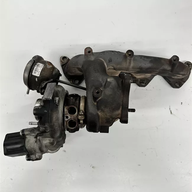 Turbocompressore con collettore scarico rotazionale