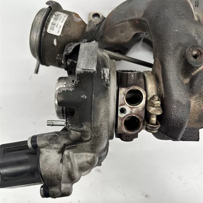 Turbocompressore con collettore scarico rotazionale