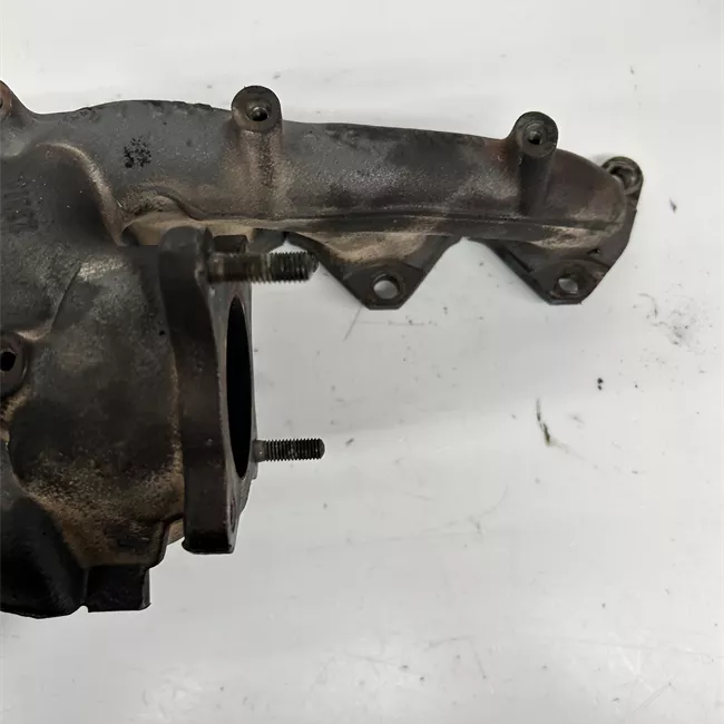 Turbocompressore con collettore scarico rotazionale