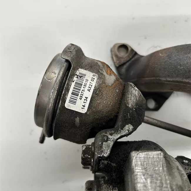 Turbocompressore con collettore scarico rotazionale