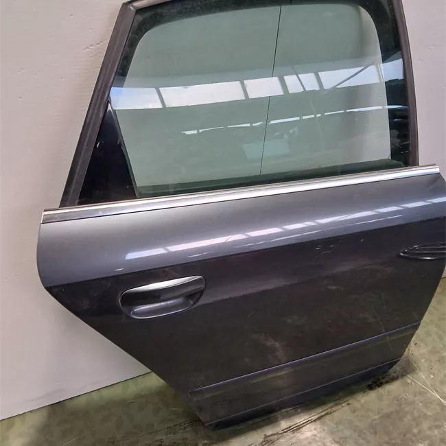 Porta posteriore destra