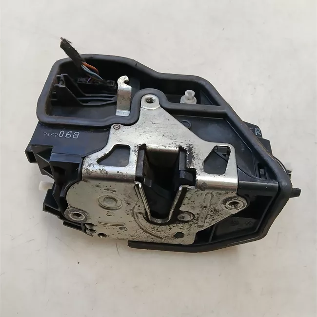 Serratura porta anteriore destra