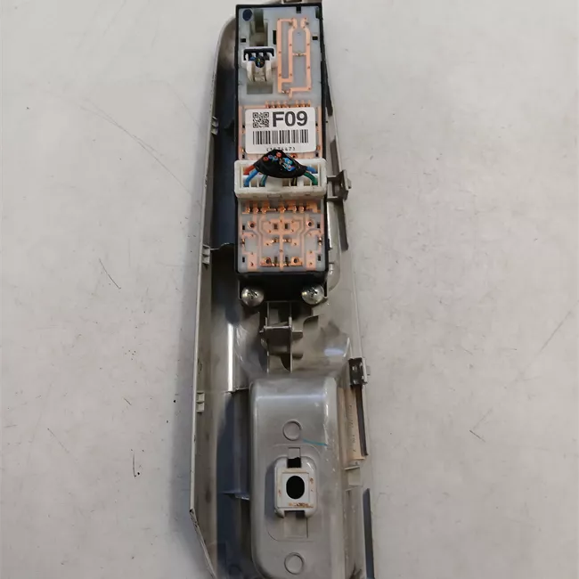 Interruttore alzacristalli porta anteriore