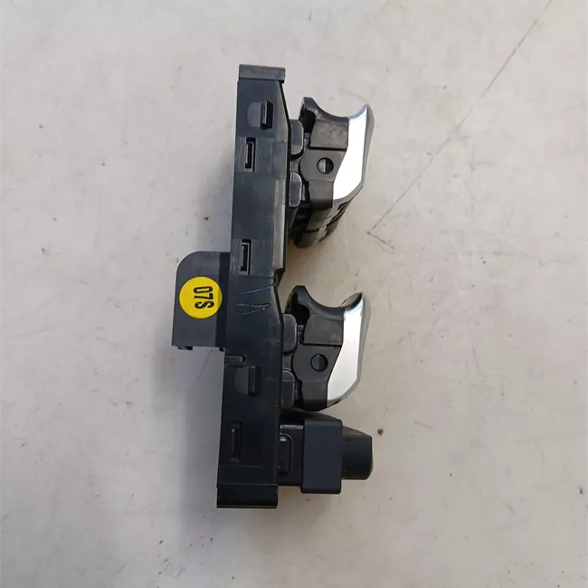 Interruttore alzacristalli porta anteriore con pacchetto cromo