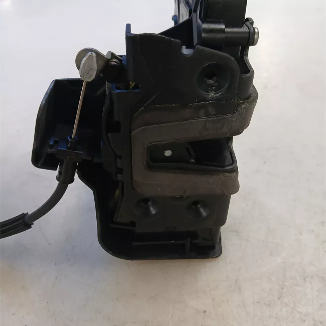 Serratura porta anteriore destra