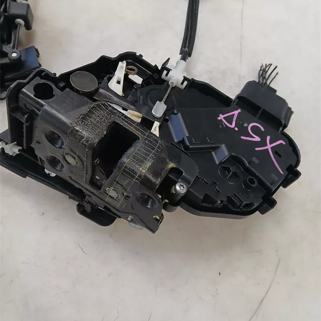 Serratura porta anteriore sinistra