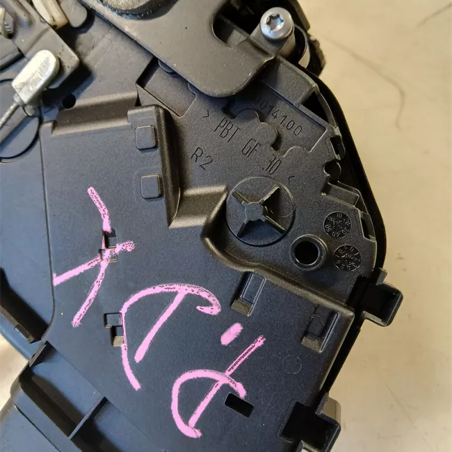 Serratura porta posteriore destra