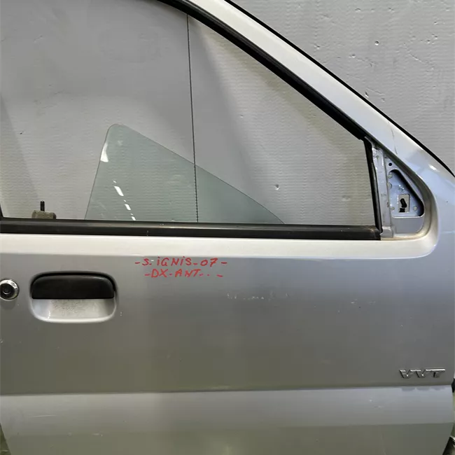 Porta anteriore destra