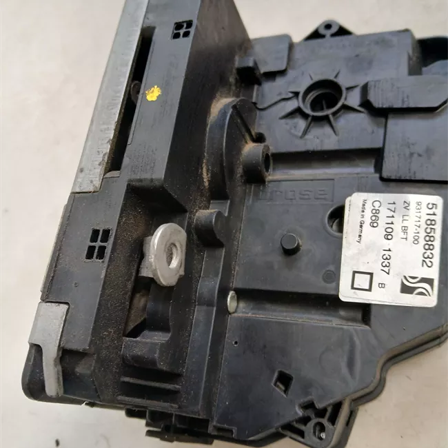 Serratura chiusura centralizzata porta anteriore destra