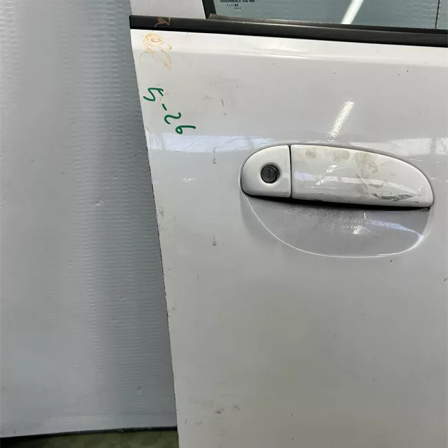 Porta anteriore destra