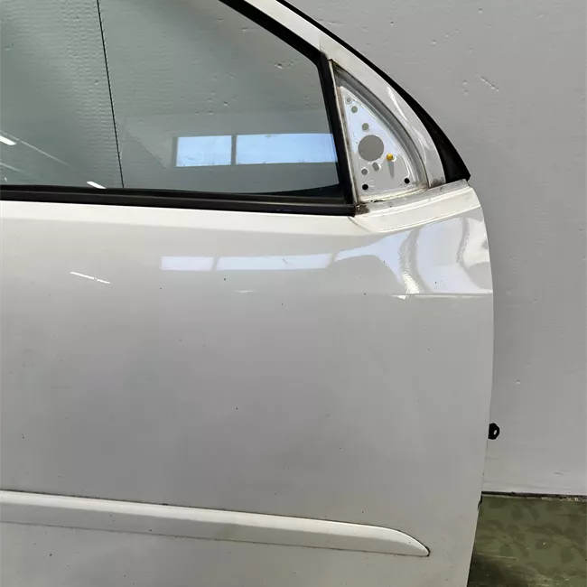 Porta anteriore destra