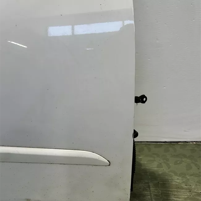 Porta anteriore destra