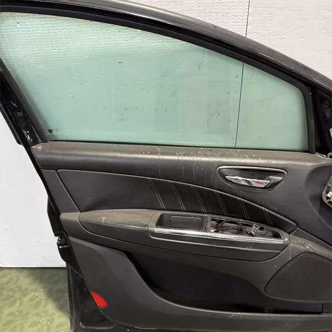 Porta anteriore sinistra