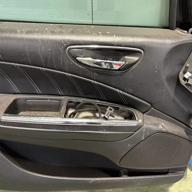 Porta anteriore sinistra