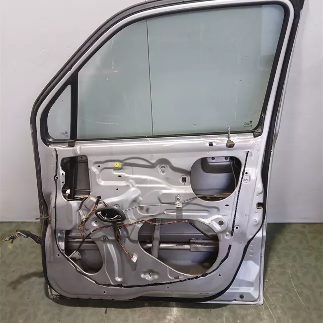 Porta anteriore destra