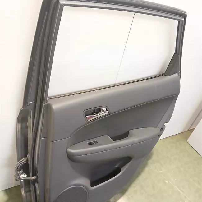 Porta posteriore destra