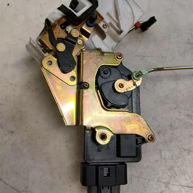 Serratura porta posteriore sinistra