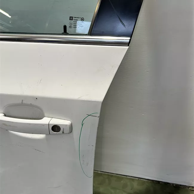 Porta anteriore sinistra