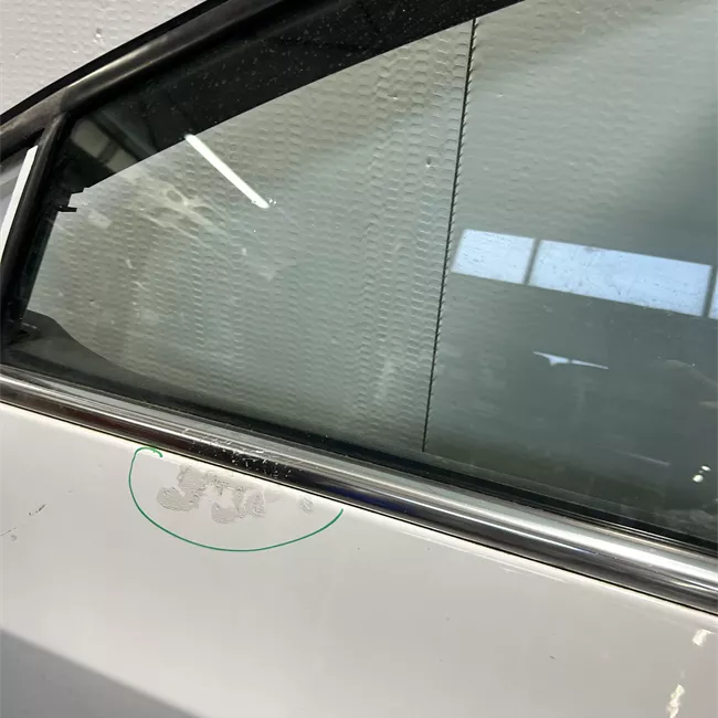 Porta anteriore sinistra