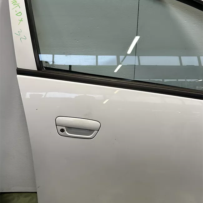 Porta anteriore destra