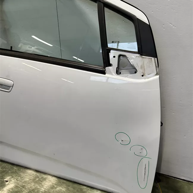 Porta anteriore destra