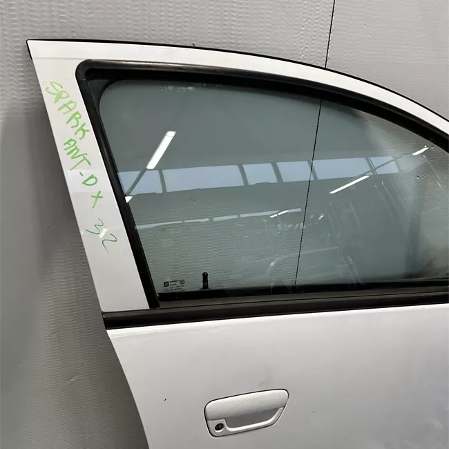 Porta anteriore destra