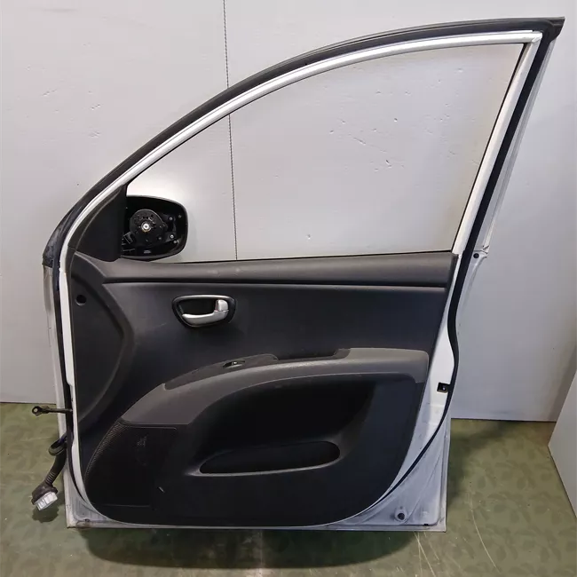 Porta anteriore destra