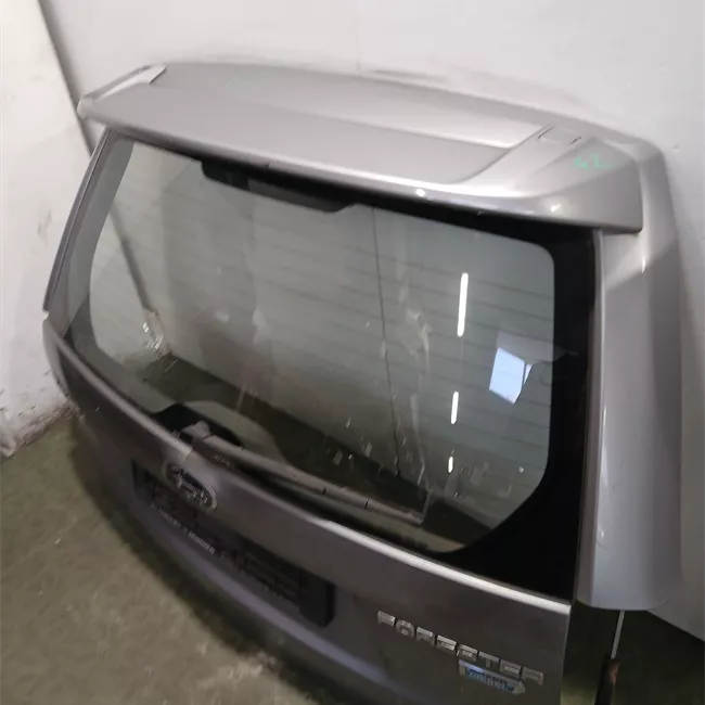 Portello posteriore con spoiler