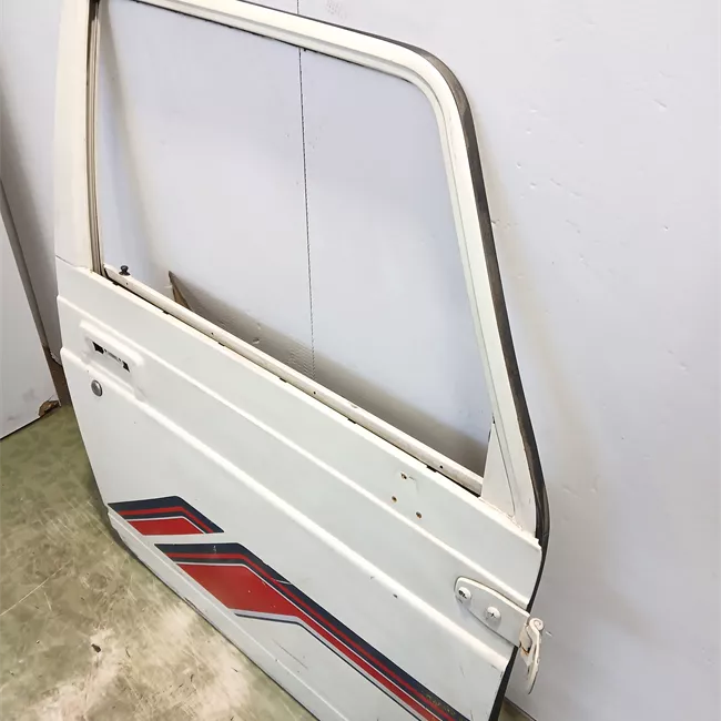 Porta anteriore destra