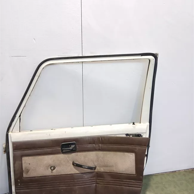 Porta anteriore destra