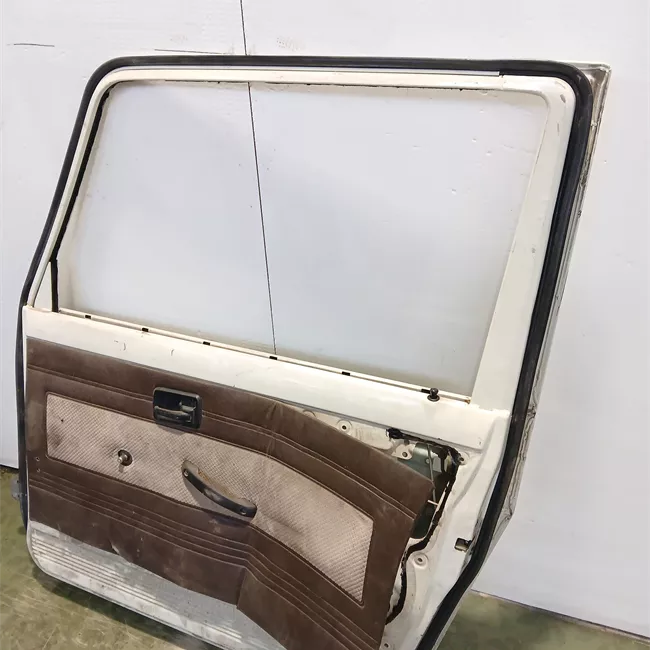 Porta anteriore destra