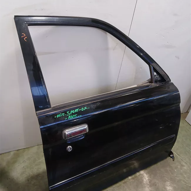 Porta anteriore destra