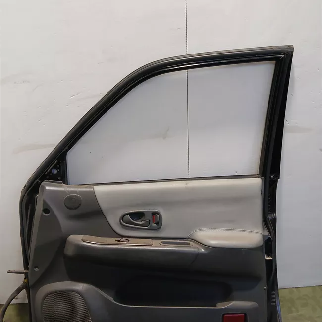 Porta anteriore destra