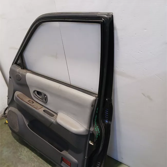 Porta anteriore destra