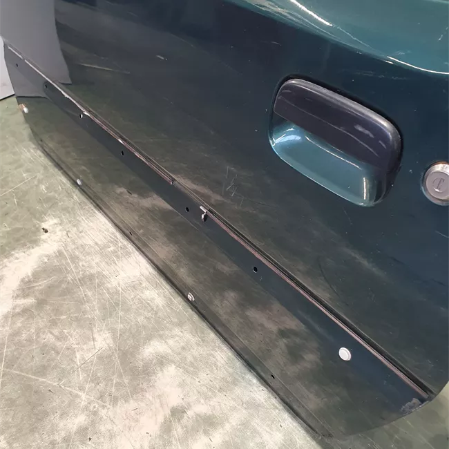 Porta anteriore sinistra