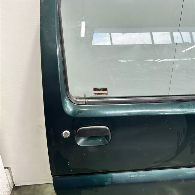 Porta anteriore destra