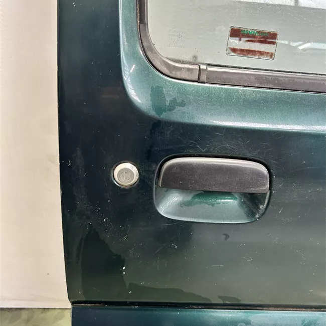 Porta anteriore destra