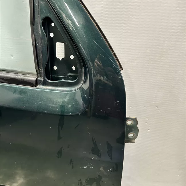 Porta anteriore destra