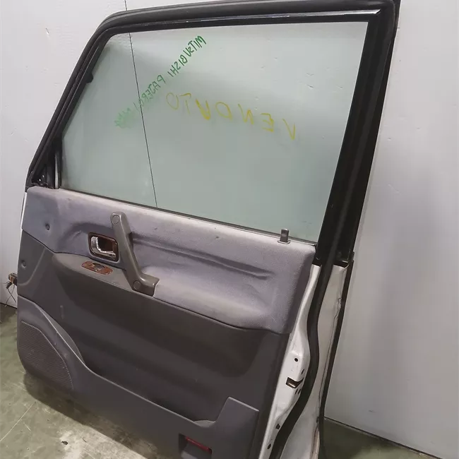 Porta anteriore destra