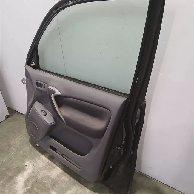 Porta anteriore destra