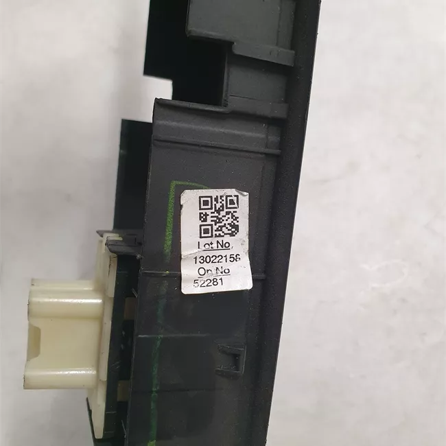 Interruttore alzacristalli porta anteriore