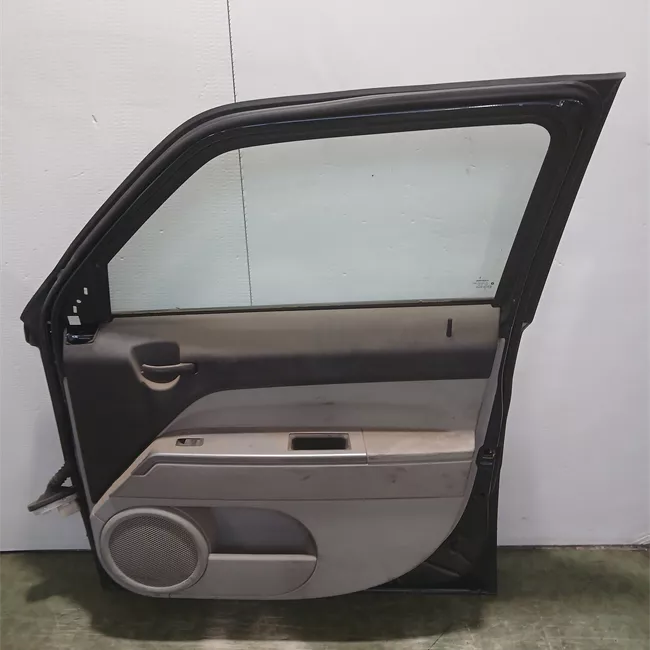 Porta anteriore destra