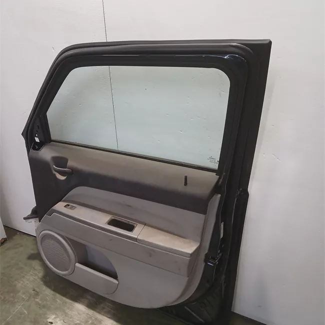 Porta anteriore destra